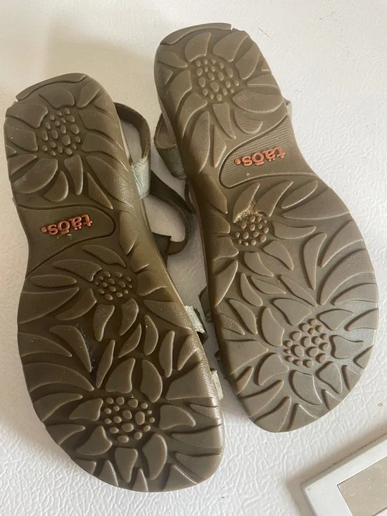 Taos Women's Green Leather Sandals. Good Condition. Size 6. - Picture 9 of 10